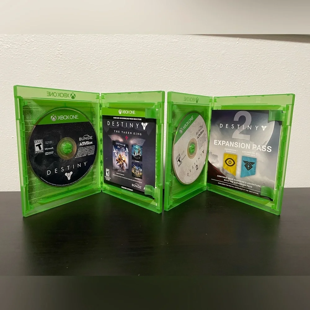 Destiny / Destiny 2 Xbox One Bundle Video Game CIB Complete Microsoft
